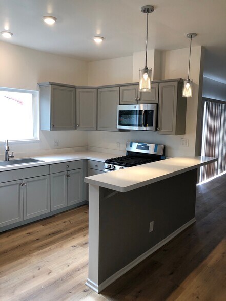 More Photos Of 848 19th St, Santa Monica Apartments For Sale