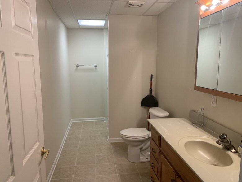 More Photos Of 108 Prides Way, Lexington Light Distribution For Sale