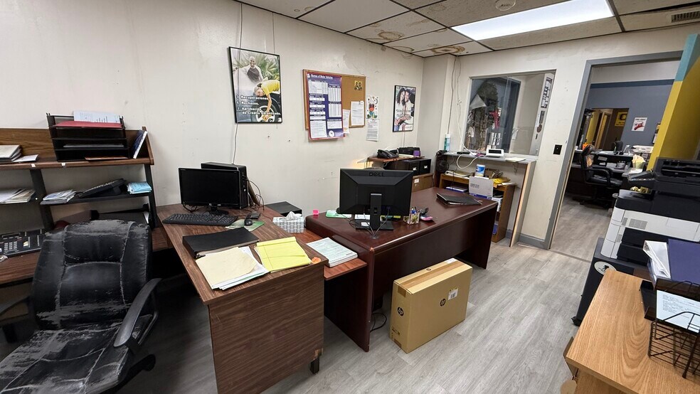 More Photos Of 124 3rd St, Allentown Auto Dealership For Lease