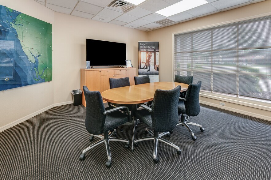 More Photos Of 8660 S Tamiami Trl, Sarasota Office For Sale