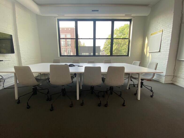 More Photos Of 2035-2043 W Wabansia Ave, Chicago Loft Creative Space For Lease
