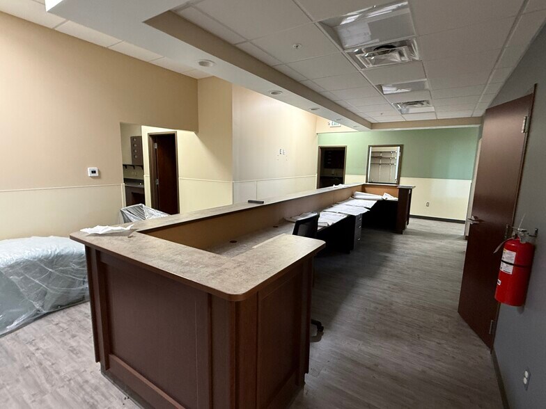 More Photos Of 2551 E State St, Salem Freestanding For Lease
