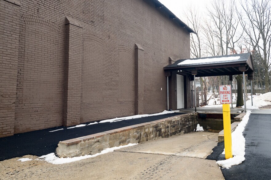 More Photos Of 1 Maple St, East Rutherford Warehouse For Lease
