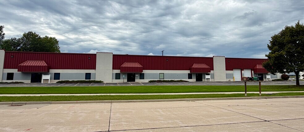 More Photos Of 7701-7715 N 67th St, Milwaukee Light Manufacturing For Sale