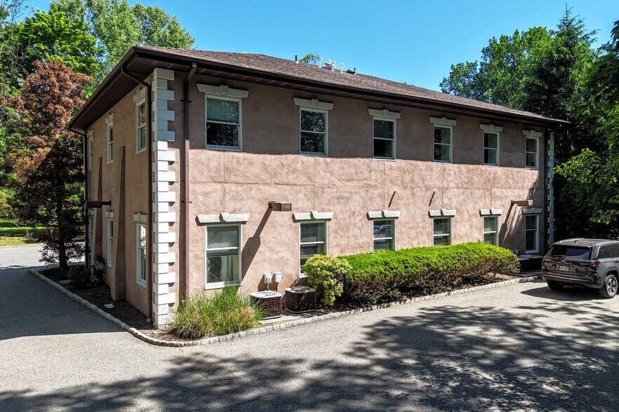 More Photos Of 7 Cedar St, Ramsey Office For Lease