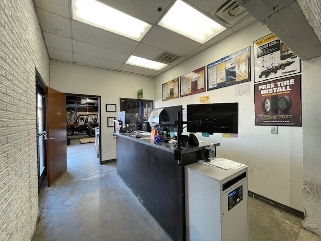 More Photos Of 13700 N Stemmons Fwy, Farmers Branch Freestanding For Lease