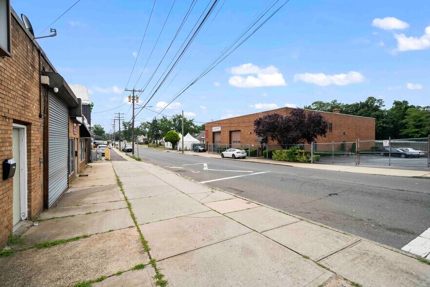 More Photos Of 507 Eagle Ave, West Hempstead Freestanding For Sale