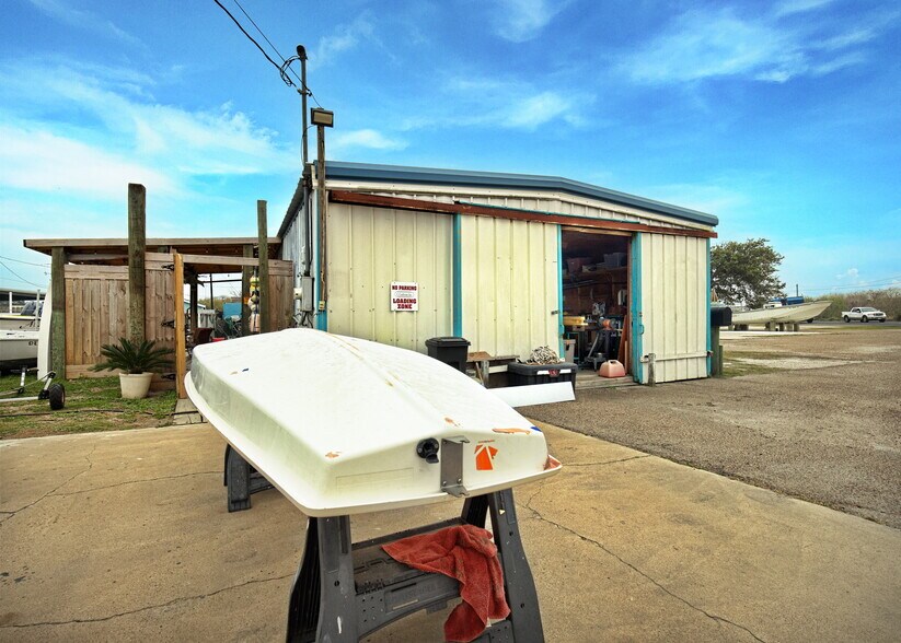 More Photos Of 206 Highway 35 S, Rockport Manufacturing For Sale
