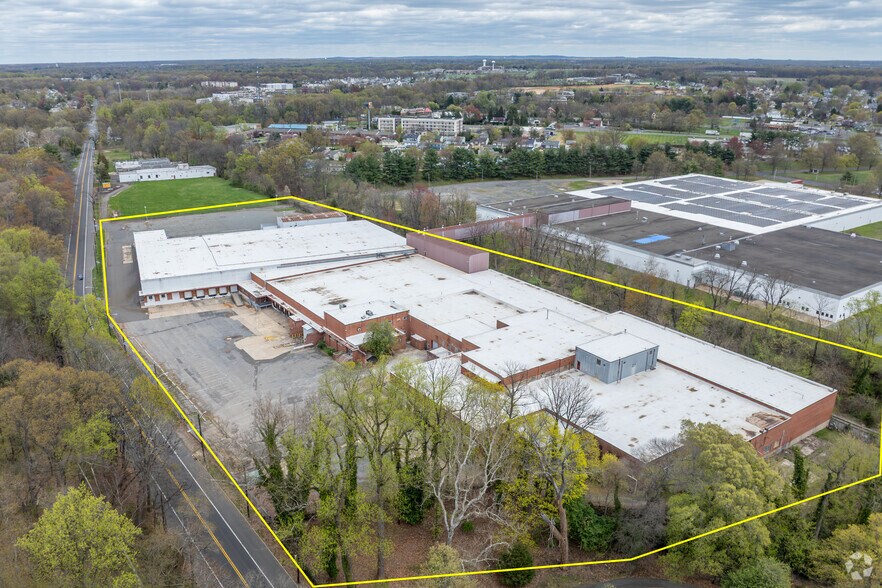 More Photos Of 104 E Park St, Bordentown Warehouse For Lease