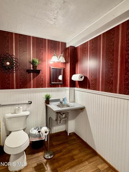 More Photos Of 404 W Vine St, Edgerton Restaurant For Sale