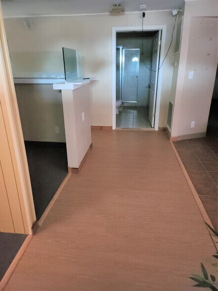 More Photos Of 640 Sunrise Hwy, West Babylon Storefront Retail Office For Lease