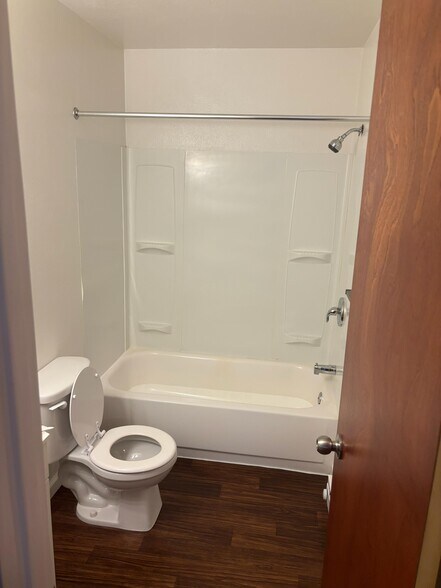 More Photos Of 1521 Brooke Park Dr, Toledo Apartments For Sale