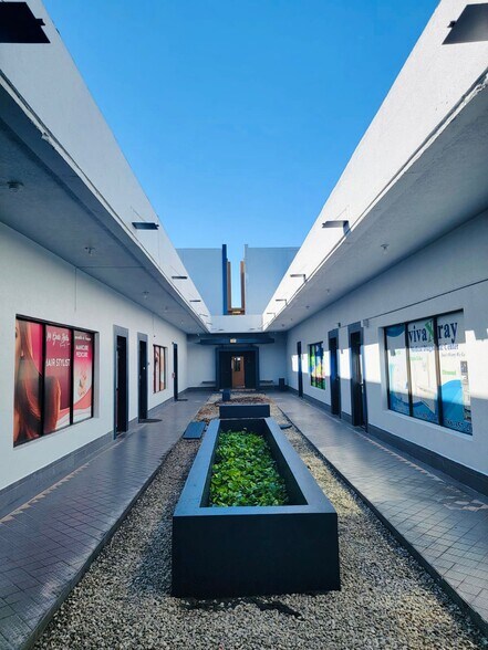 More Photos Of 3700-3750 W 16th Ave, Hialeah Office For Sale