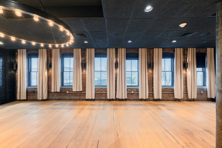 More Photos Of 334 S Water St, Providence Restaurant For Sale