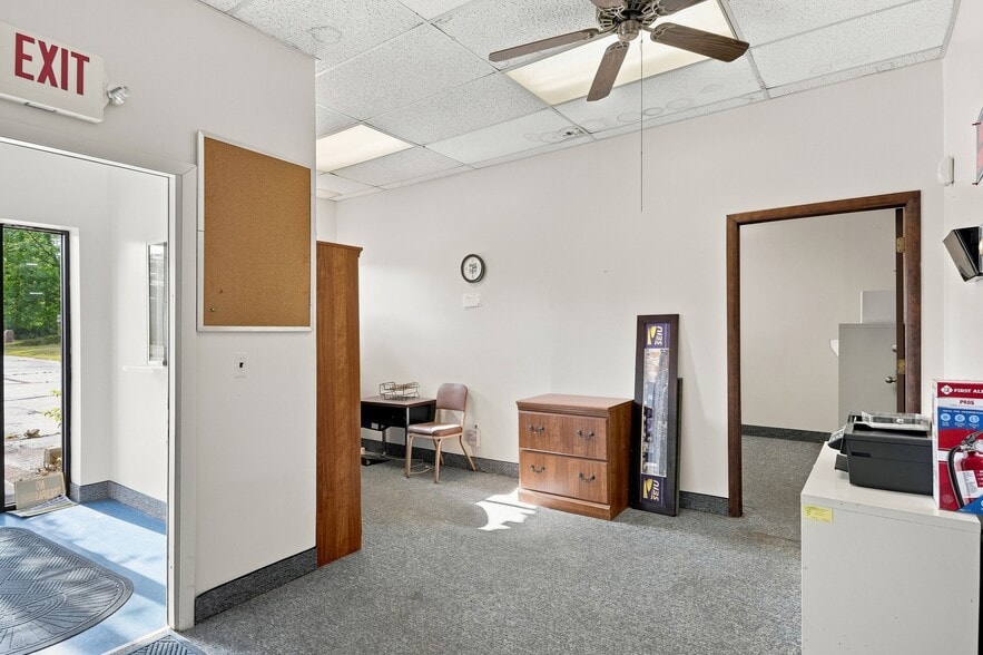 More Photos Of 12305 Beech Daly Rd, Taylor Flex For Lease