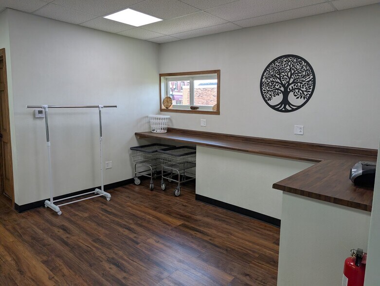 More Photos Of 518 W Main St, Kirkland Freestanding For Sale