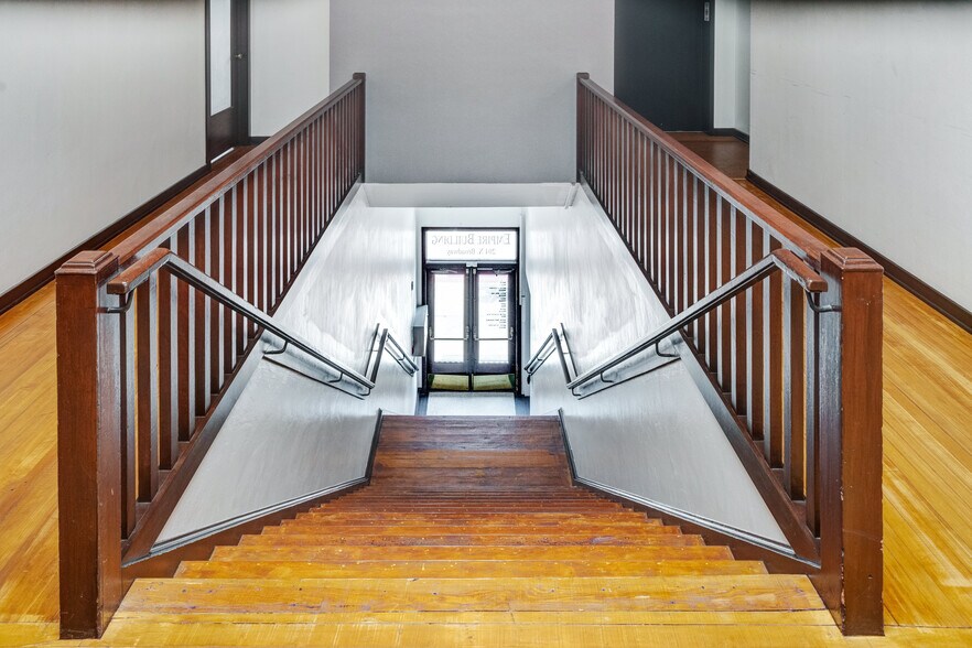 More Photos Of 200-208 N Broadway, Santa Ana Storefront Retail Office For Lease