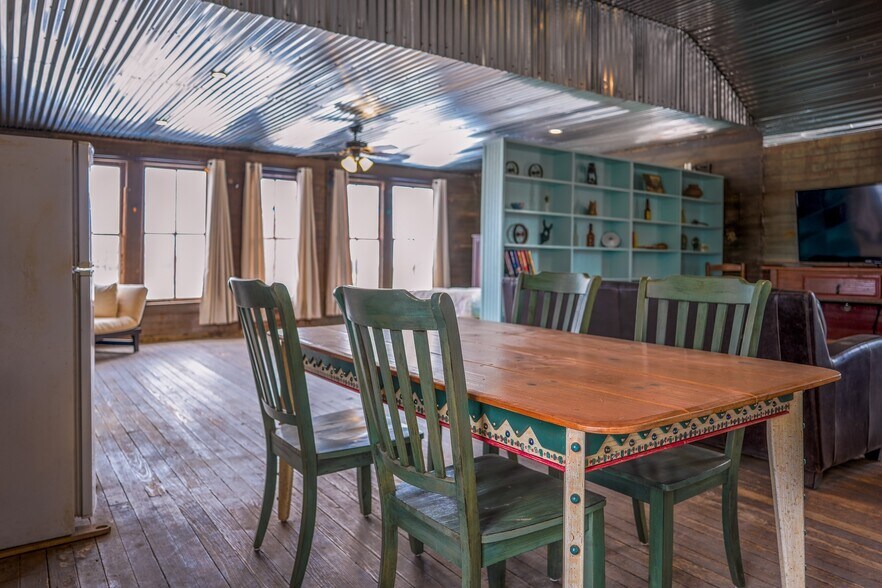 More Photos Of 100 W Murphy St, Alpine General Retail For Sale