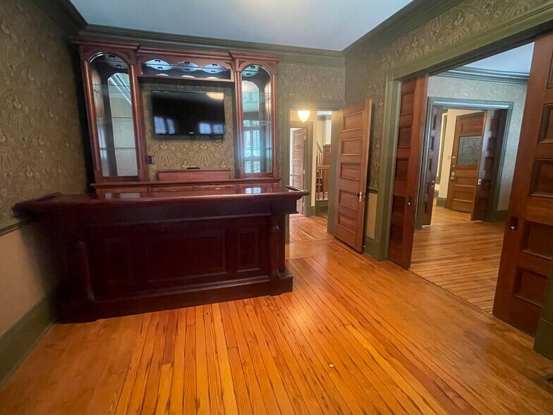 More Photos Of 33 W South St, Wilkes-Barre Office For Sale