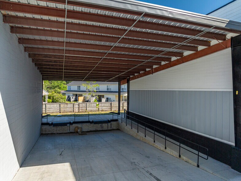 More Photos Of 8120 Windsor Hill Blvd, North Charleston Light Distribution For Sale