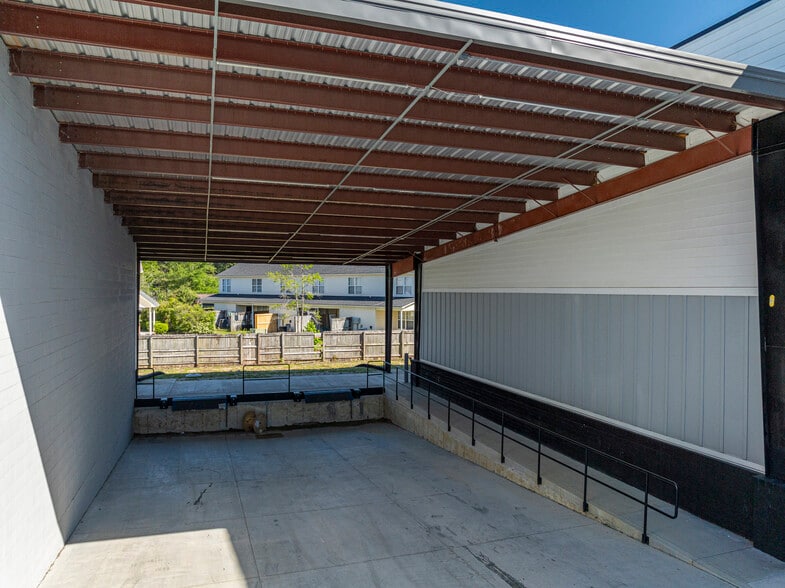 More Photos Of 8120 Windsor Hill Blvd, North Charleston Light Distribution For Lease