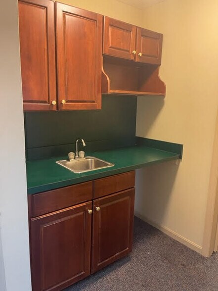 More Photos Of 1060-1066 Summit Dr, Middletown Medical For Sale