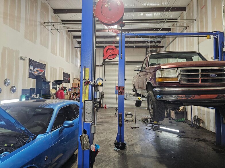 More Photos Of 4337 McBrayer Rd, Oakwood Warehouse For Lease