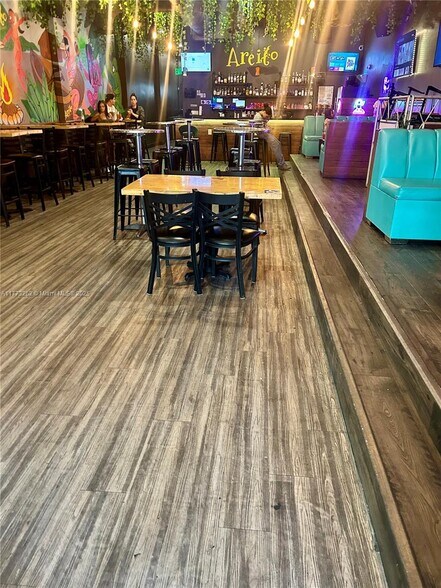 More Photos Of 2022 Hollywood Blvd, Hollywood Restaurant For Sale