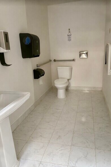 More Photos Of 719 Hwy 96, Bonaire Unknown For Lease