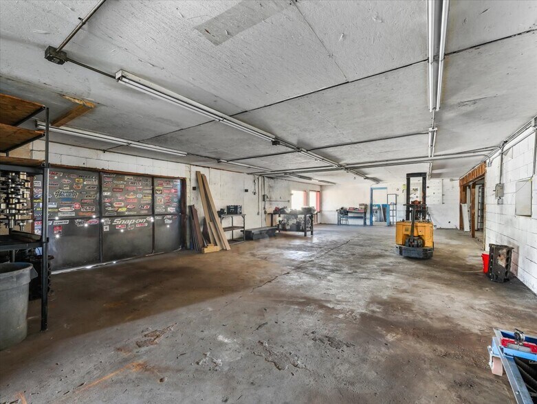 More Photos Of 2701 Pocola blvd, Pocola Industrial For Sale