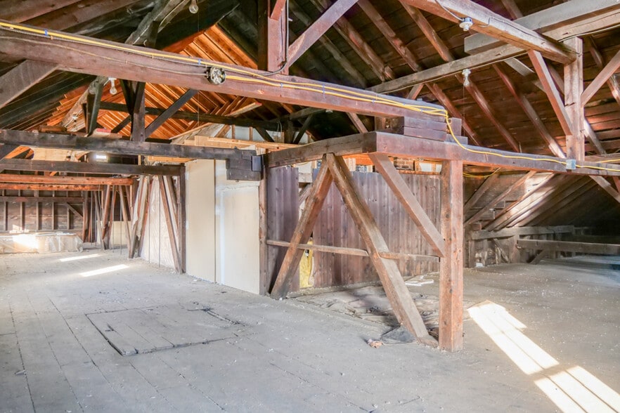 More Photos Of 6 Clinton Ave, Westfield Warehouse For Sale
