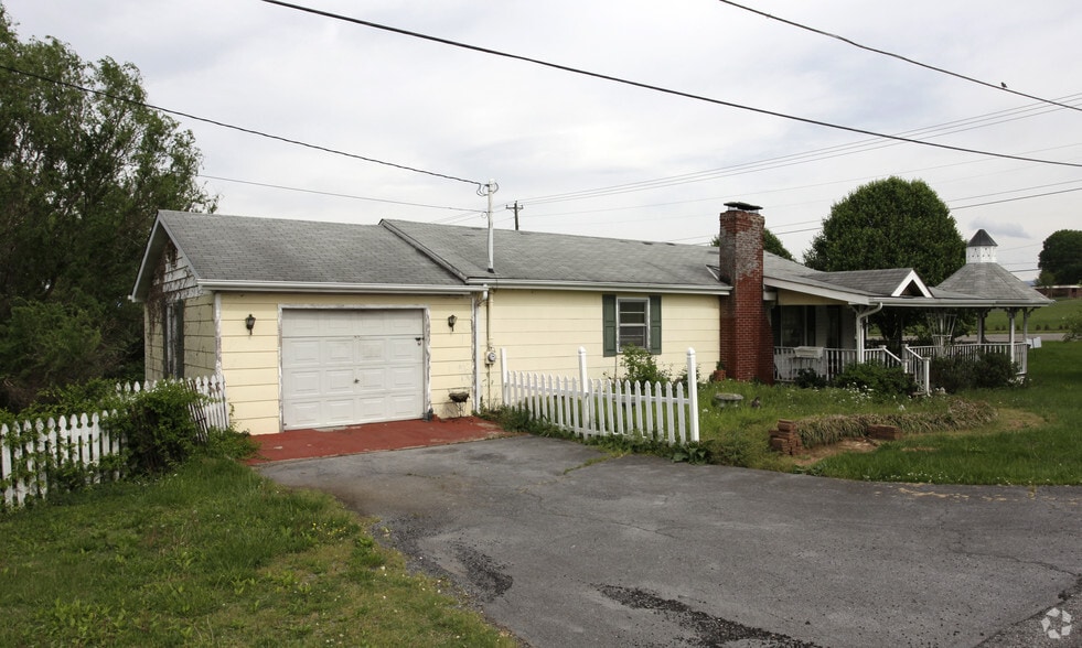 More Photos Of 1203 E Jackson Blvd, Jonesborough Office Residential For Sale