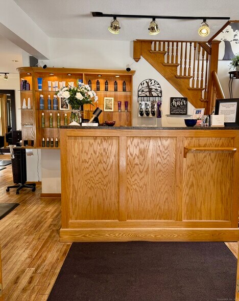 More Photos Of 449 Naubuc Ave, Glastonbury Freestanding For Sale