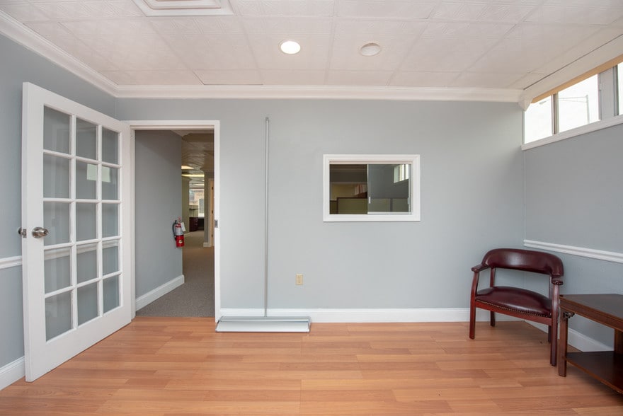 More Photos Of 7430 Tamiami Trl, Sarasota Loft Creative Space For Lease