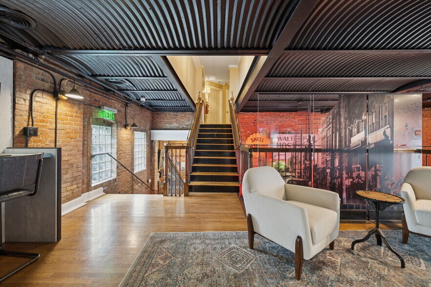 More Photos Of 108 Bridge St, Franklin Storefront For Sale