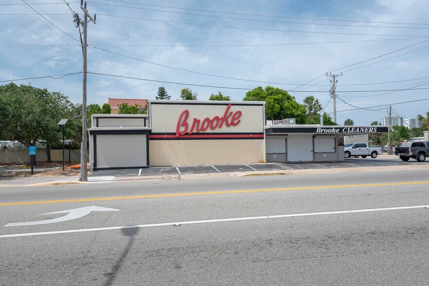 Primary Photo Of 133 Main St, Daytona Beach Freestanding For Sale