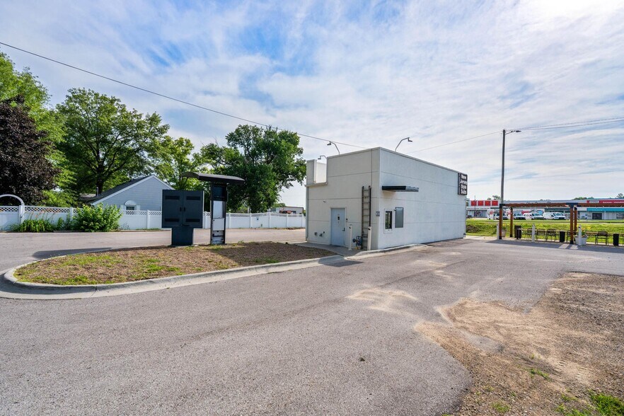 More Photos Of 1803 S Center St, Marshalltown Restaurant For Sale