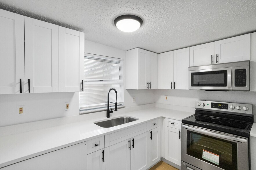 More Photos Of 12703 N 15th St, Tampa Apartments For Sale