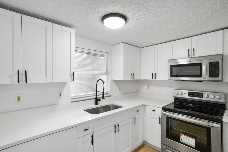 More Photos Of 12703 N 15th St, Tampa Apartments For Sale