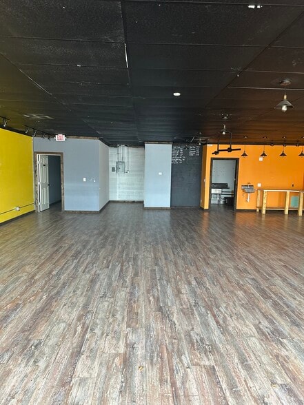 More Photos Of 4416 Fairmont Pky, Pasadena Unknown For Lease