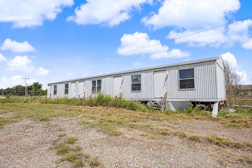 More Photos Of 14165 W Cooksey Rd, Crescent Industrial For Sale