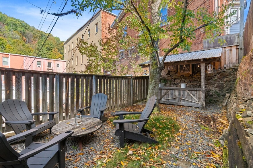 More Photos Of 23-25 Race St, Jim Thorpe Hospitality For Sale