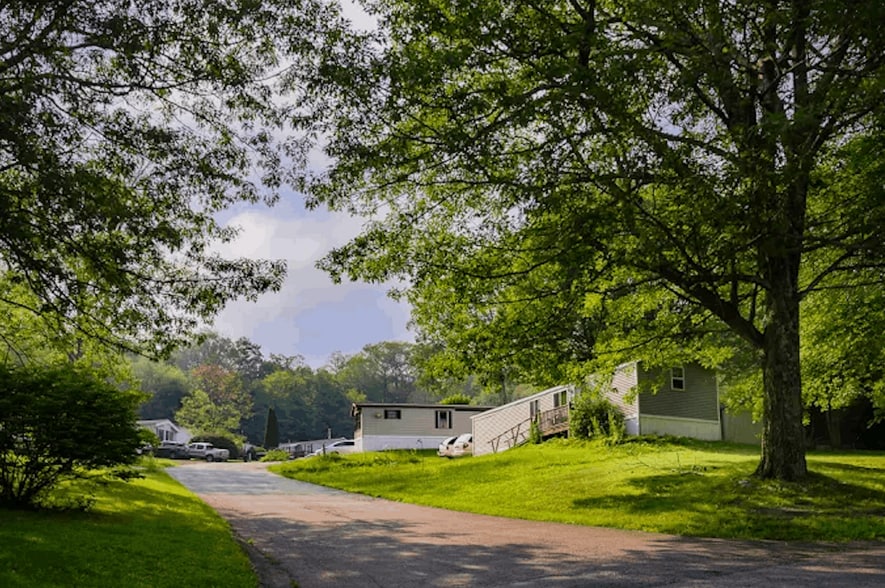 More Photos Of 5 Old Post Rd 3, Millerton Manufactured Housing Mobile Home Park For Sale