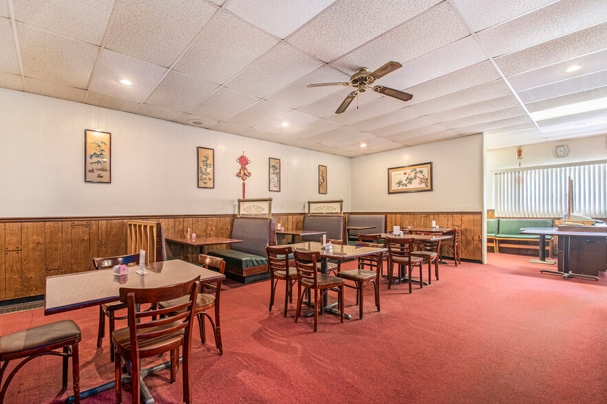 More Photos Of 108 E Ferry St, Berrien Springs Flex For Sale