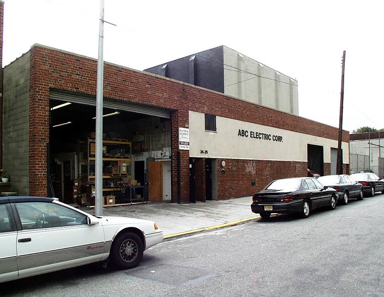 Primary Photo Of 24-25 46th St, Astoria Warehouse For Lease