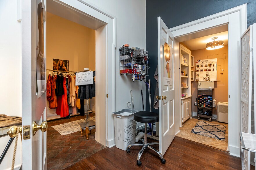 More Photos Of 302 W High St, Lexington Office Residential For Sale