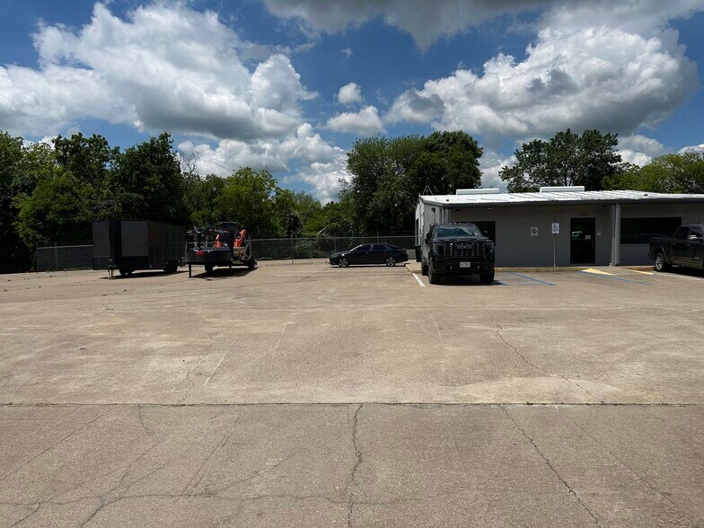 More Photos Of 1705 N Main St, Cleburne Auto Dealership For Sale
