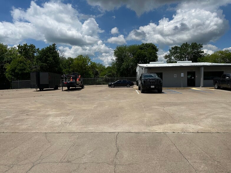 More Photos Of 1705 N Main St, Cleburne Auto Dealership For Lease