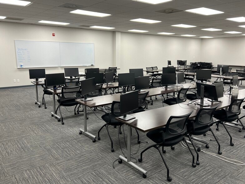 More Photos Of 2070 Little Hills Expy, Saint Charles Office For Sale