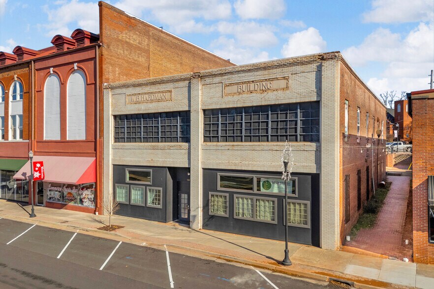 More Photos Of 1642 S Broad St, Commerce General Retail For Lease